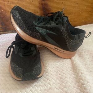 Brooks Levitate 4.0 women’s rose gold/black sparkly sneakers sz. 8.5